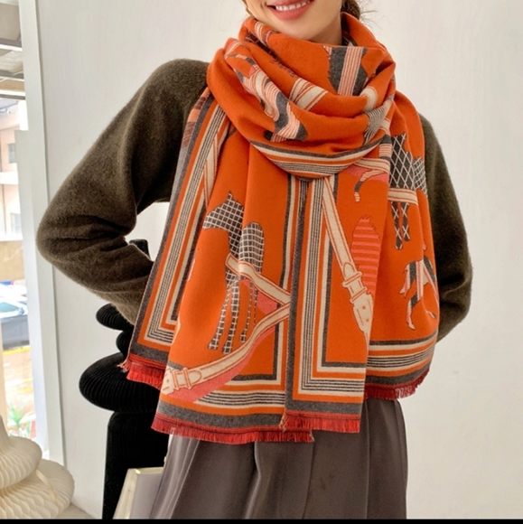 ⭐⭐ Elegant Cashmere Shawl/ Scarf⭐⭐ - Picture 2 of 10